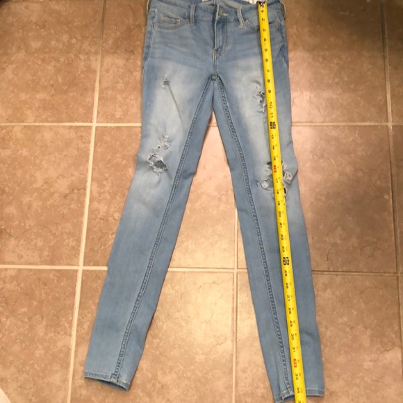 3/$25 - Hollister torn skinny jeans - Picture 8 of 9